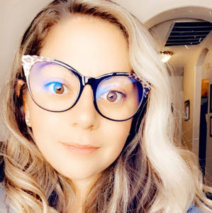 Meet your Posher, Cassandra